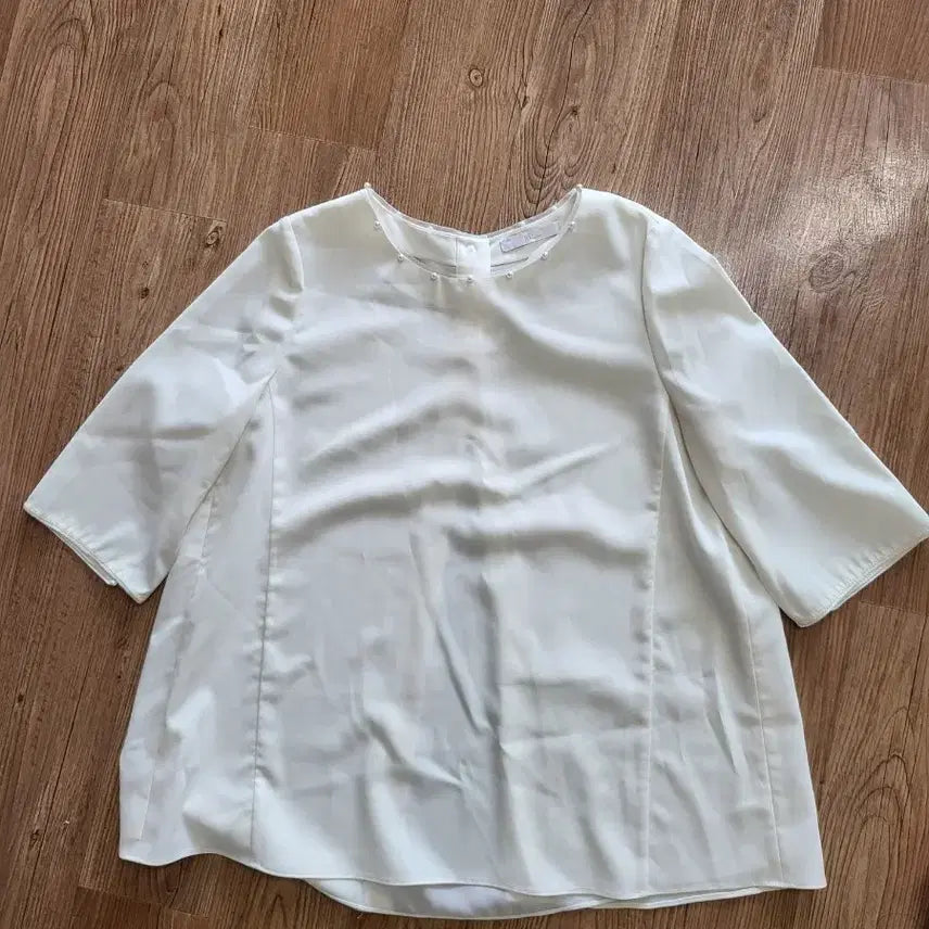 [BUNJANG] Ivory Pearl Neck Short Sleeve Blouse (Free Size) / 아이보리색 진주넥 반팔 블라우스 새제품 프리사이즈