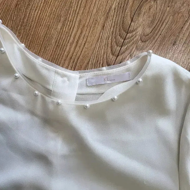 [BUNJANG] Ivory Pearl Neck Short Sleeve Blouse (Free Size) / 아이보리색 진주넥 반팔 블라우스 새제품 프리사이즈