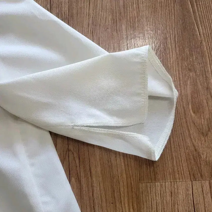 [BUNJANG] Ivory Pearl Neck Short Sleeve Blouse (Free Size) / 아이보리색 진주넥 반팔 블라우스 새제품 프리사이즈