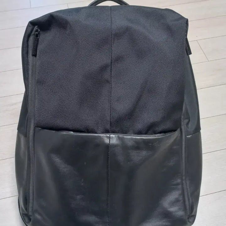 [BUNJANG] Kenneth Cole New York Black Leather Combination Backpack / 케네스콜 뉴욕 블랙 가죽 콤비 백팩