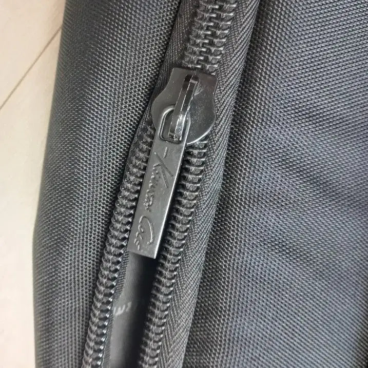 [BUNJANG] Kenneth Cole New York Black Leather Combination Backpack / 케네스콜 뉴욕 블랙 가죽 콤비 백팩