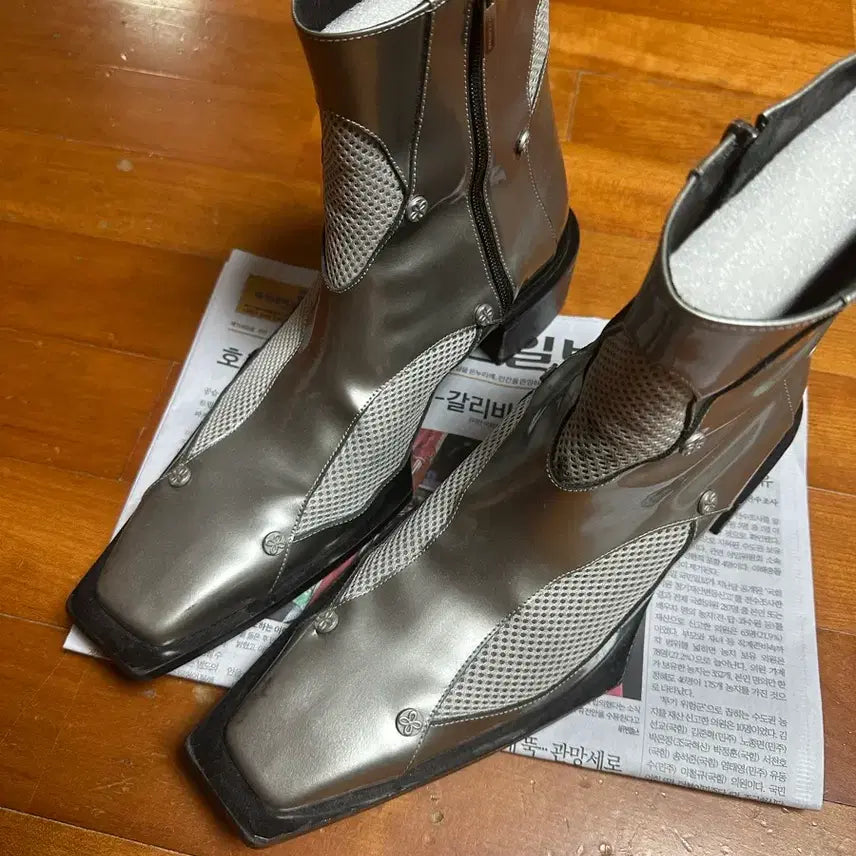 [BUNJANG] Surgery X Soyou Lesure SS004 Silver Walker Boots / 써저리X쏘유레슈어 SS004 실버