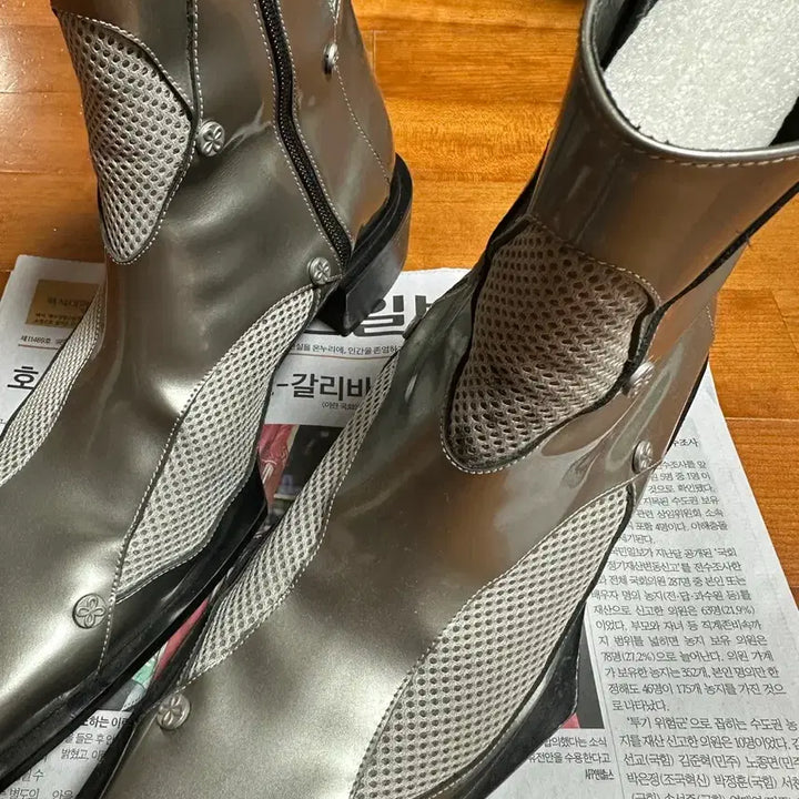 [BUNJANG] Surgery X Soyou Lesure SS004 Silver Walker Boots / 써저리X쏘유레슈어 SS004 실버