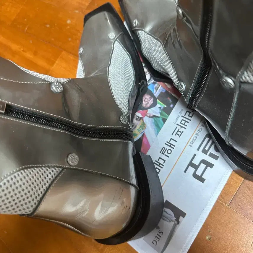 [BUNJANG] Surgery X Soyou Lesure SS004 Silver Walker Boots / 써저리X쏘유레슈어 SS004 실버