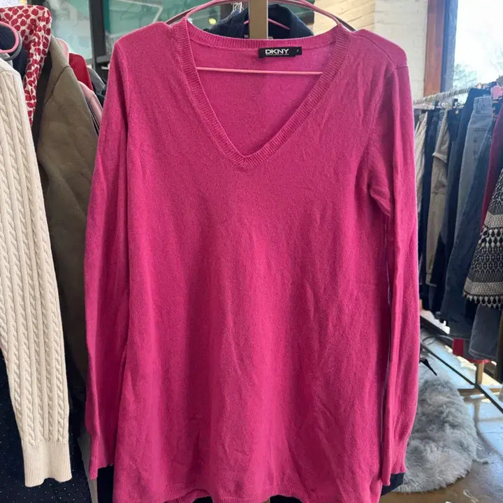 [BUNJANG] DKNY Pink V-Neck Knit Top / DKNY 핑크색 브이넥 니트