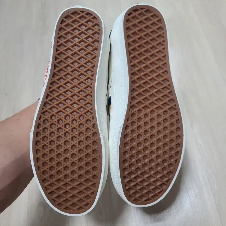 [BUNJANG] Vans Vault x Case Study Classic Slip-On LX Marshmallow Multi Sneakers / 반스 볼트 x 케이스스터디 클래식 슬립온 LX 마쉬멜로우 멀티