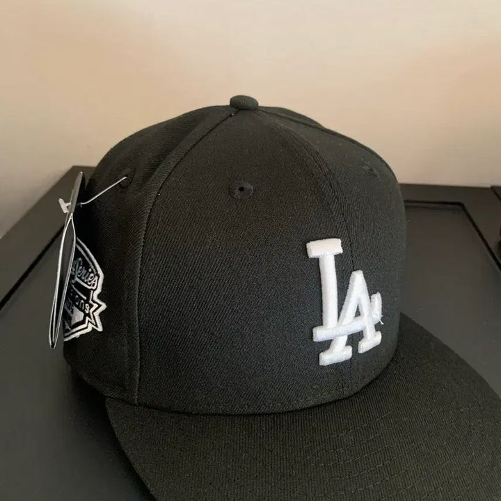 [SOLD OUT] 뉴에라 5950 LA다저스 2025우승 블랙 화이트