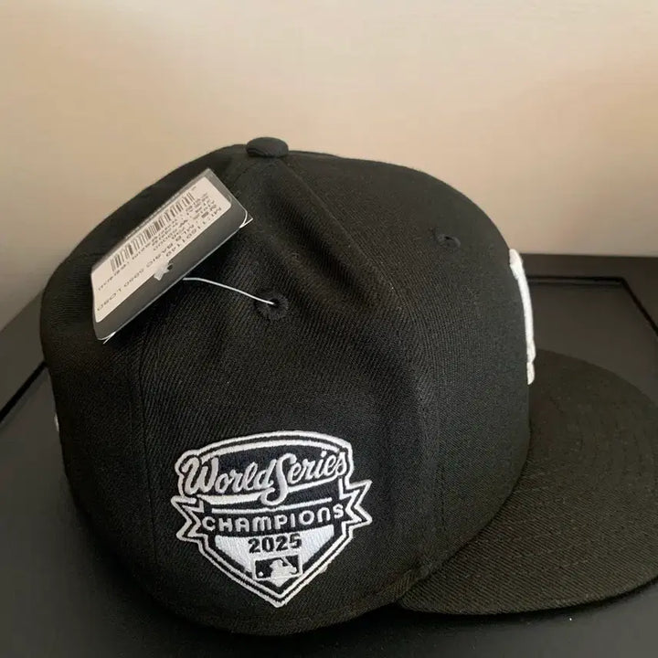 [SOLD OUT] 뉴에라 5950 LA다저스 2025우승 블랙 화이트