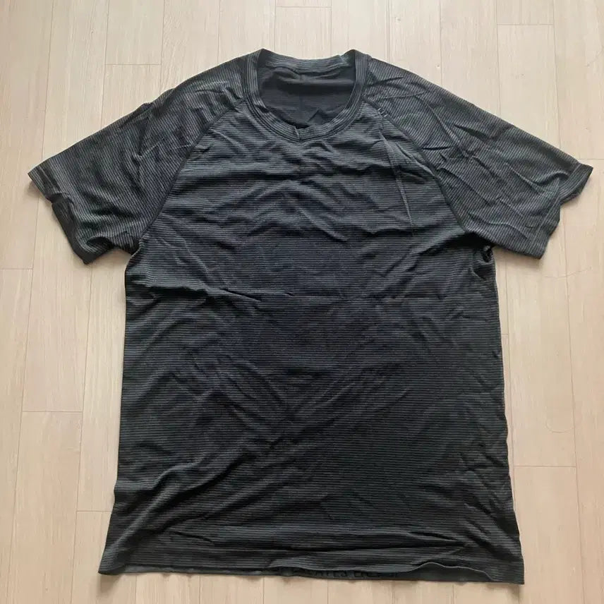 [SOLD OUT] 룰루레몬 메탈 벤트 테크 숏 슬리브 업데이트 - SXBL/SEAL 컬러,