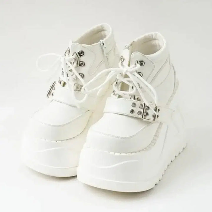 [BUNJANG] Whinny White Platform Shoes Concert Cosplay Rental / 대여) whinny 위니 13센치 통굽 신발 콘서트스탠딩화코스프레 대여