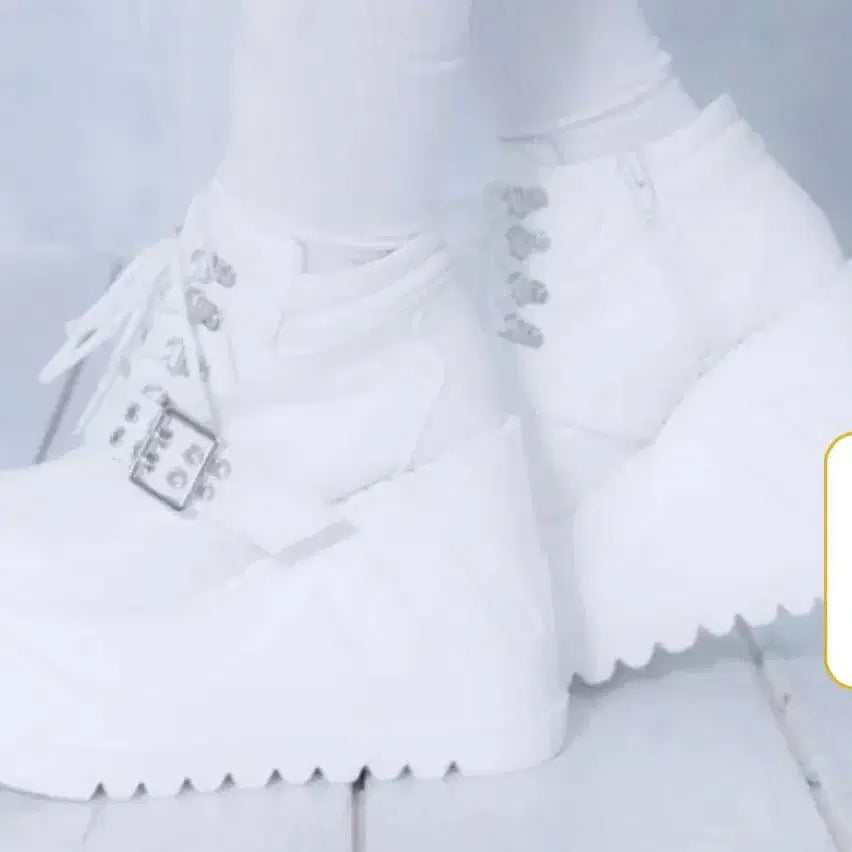 [BUNJANG] Whinny White Platform Shoes Concert Cosplay Rental / 대여) whinny 위니 13센치 통굽 신발 콘서트스탠딩화코스프레 대여