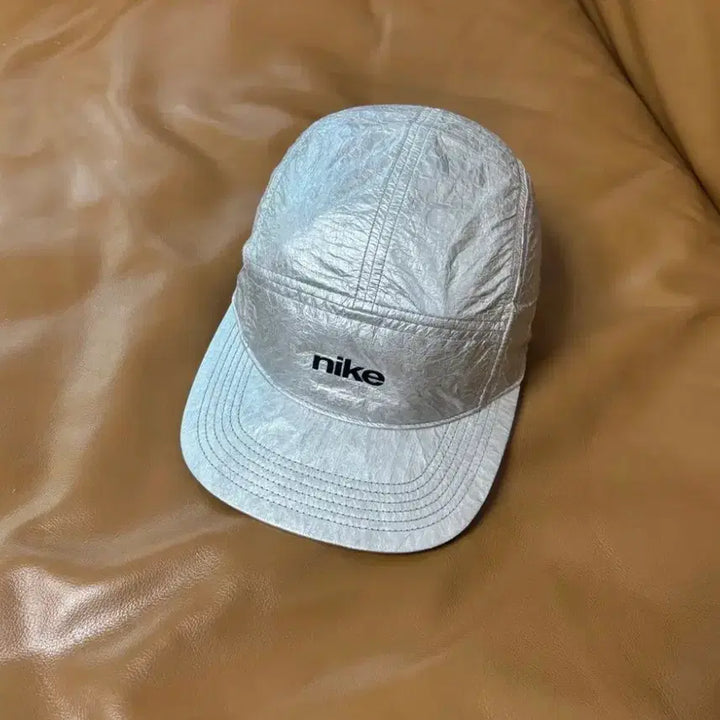 [BUNJANG] Nike AW84 Heritage Camp Cap Silver / NIKE 나이키 마스랜딩 실버 AW84 헤리티지 캠프캡 모자