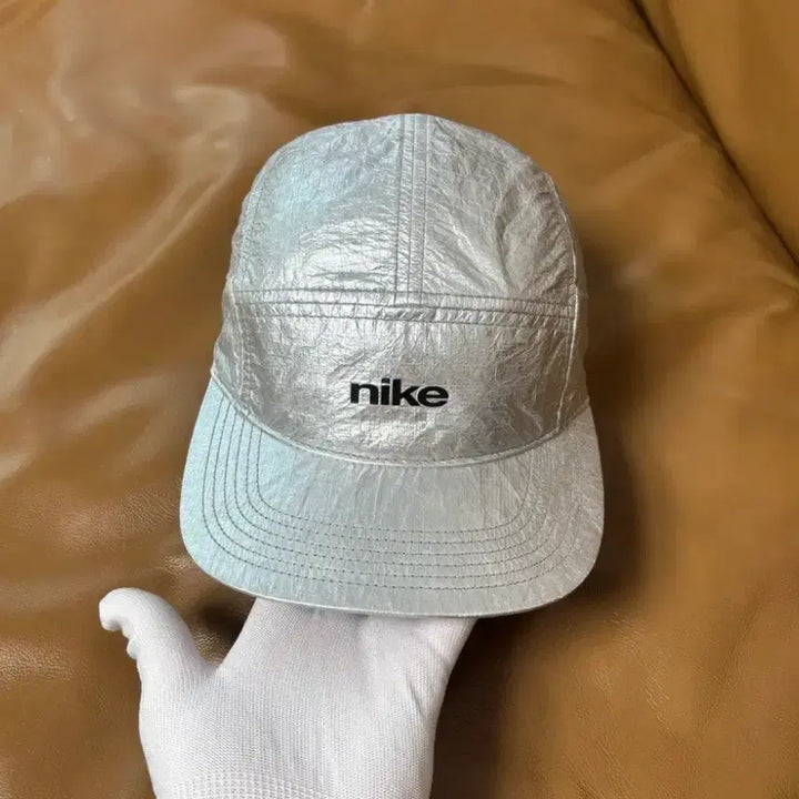 [BUNJANG] Nike AW84 Heritage Camp Cap Silver / NIKE 나이키 마스랜딩 실버 AW84 헤리티지 캠프캡 모자