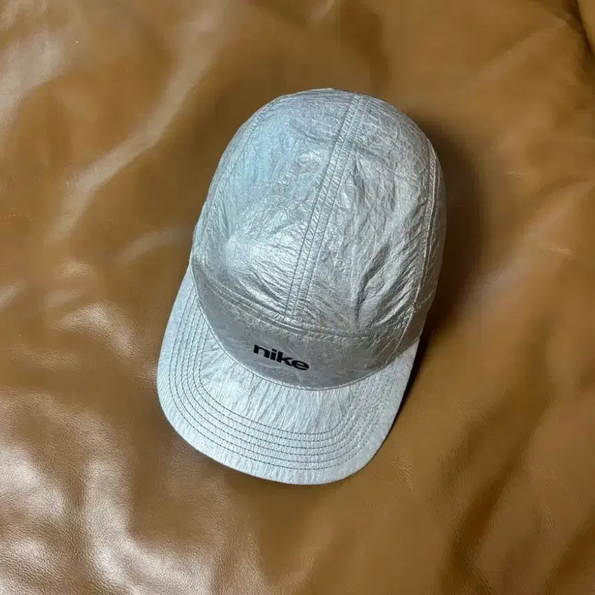 [BUNJANG] Nike AW84 Heritage Camp Cap Silver / NIKE 나이키 마스랜딩 실버 AW84 헤리티지 캠프캡 모자