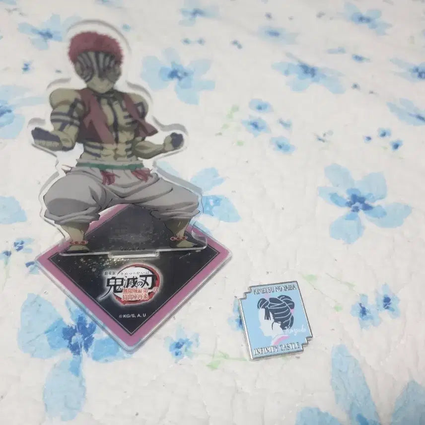 [BUNJANG] Demon Slayer Akaza Acrylic Stand &amp; Pin Badge Bundle Set / 귀멸의 칼날 아크릴 스탠드 아카자 + 핀뱃지