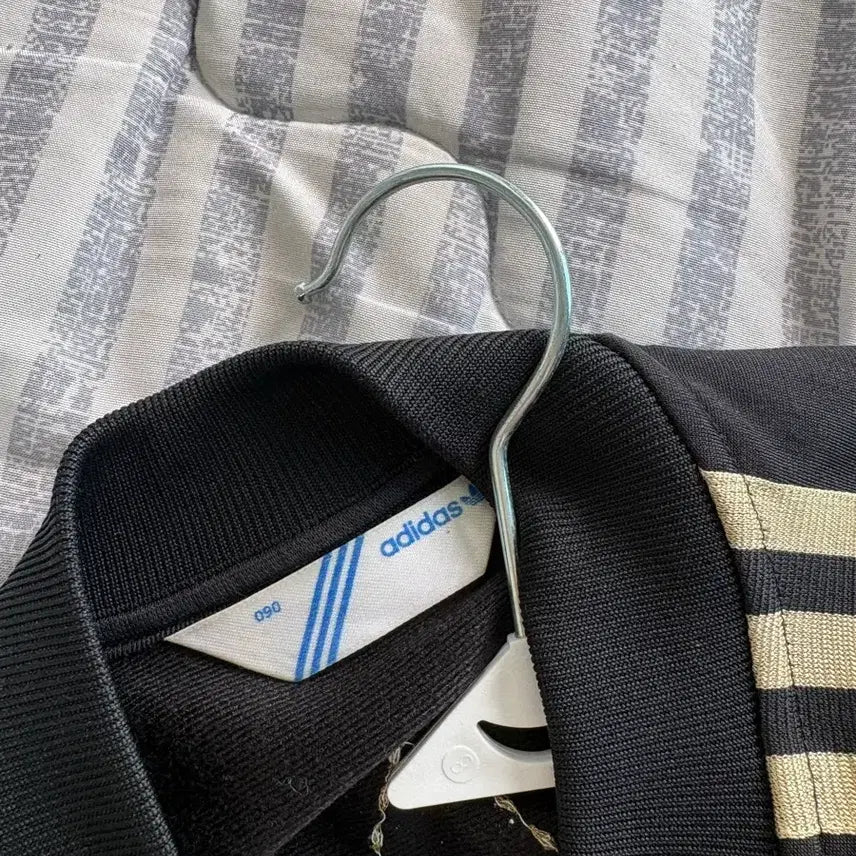 [BUNJANG] Adidas Black/Gold 3-Stripes Track Top Zip-Up Jersey / 아디다스 블랙/골드 삼선 트랙탑 져지 집업