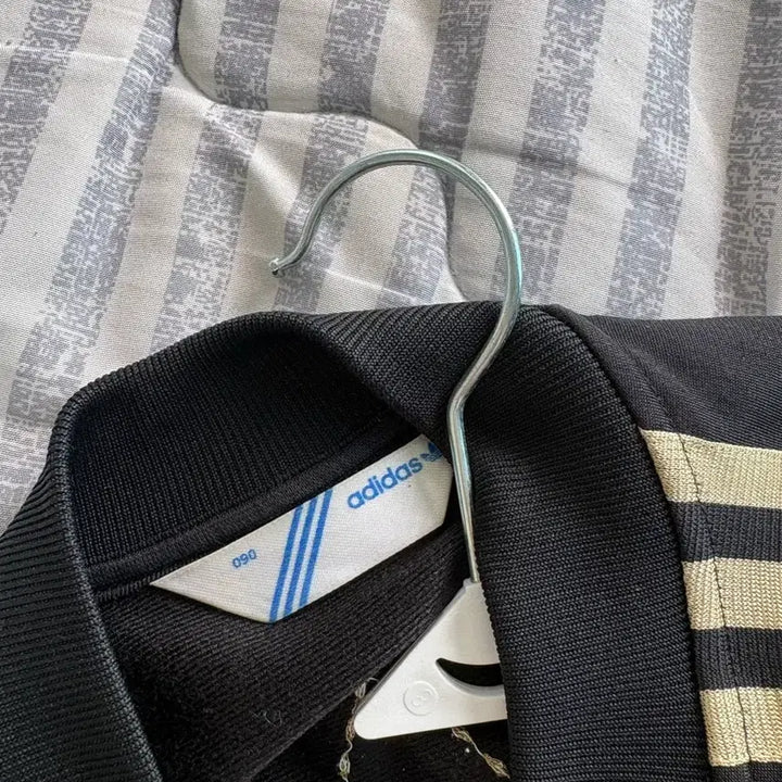 [BUNJANG] Adidas Black/Gold 3-Stripes Track Top Zip-Up Jersey / 아디다스 블랙/골드 삼선 트랙탑 져지 집업