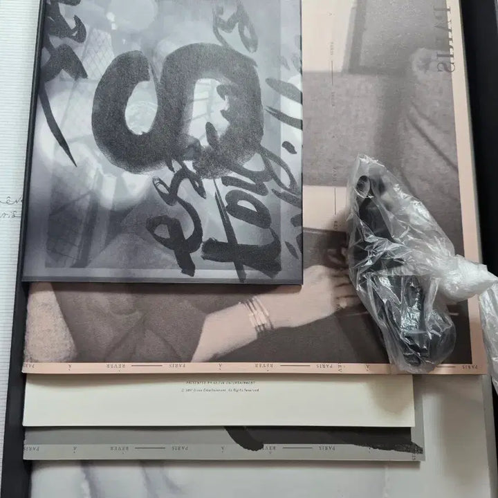 [SOLD OUT] 박효신 전시회 레베 포토북세트+LP포스터+달력 일괄판매