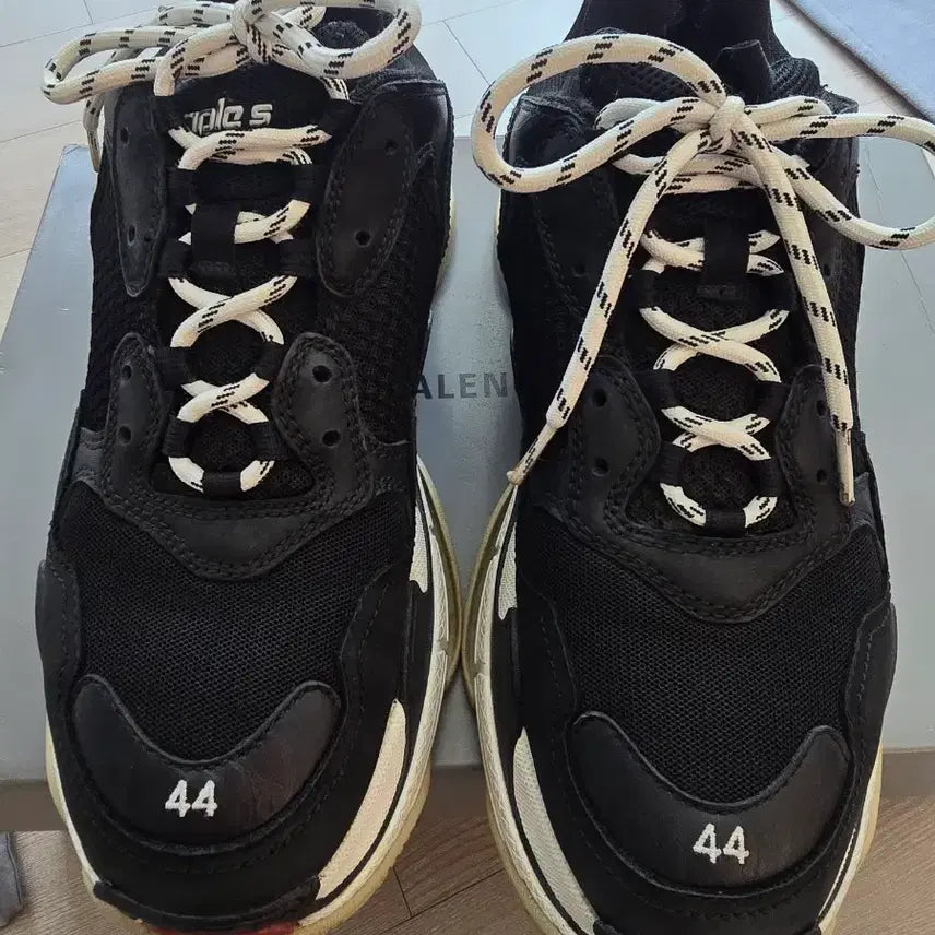 [BUNJANG] Balenciaga Triple S 44 Sneakers / 발렌시아가 트리플s 44