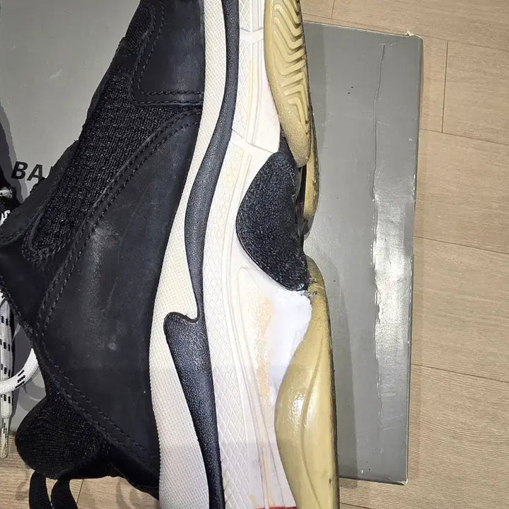 [BUNJANG] Balenciaga Triple S 44 Sneakers / 발렌시아가 트리플s 44