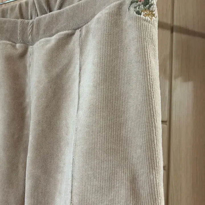 [BUNJANG] Thursday Island Beige Corduroy Pants FREE Size / 새상품 Thursday Island 베이지 코듀로이 팬츠 FREE