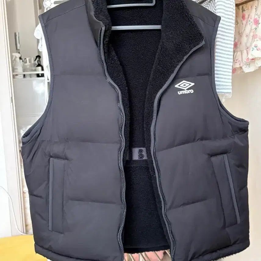 [BUNJANG] Umbro Genuine Reversible Black Padded Vest / 엄브로 정품 블랙 패딩 조끼