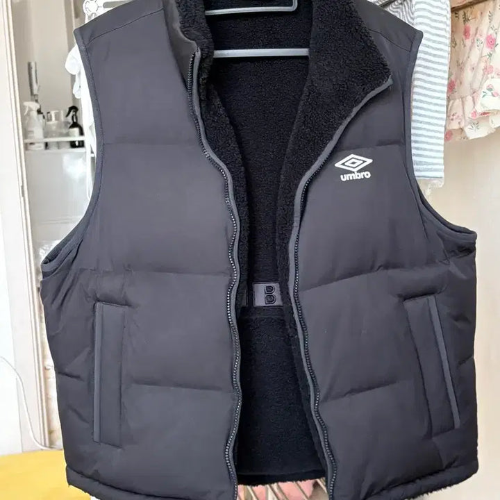 [BUNJANG] Umbro Genuine Reversible Black Padded Vest / 엄브로 정품 블랙 패딩 조끼