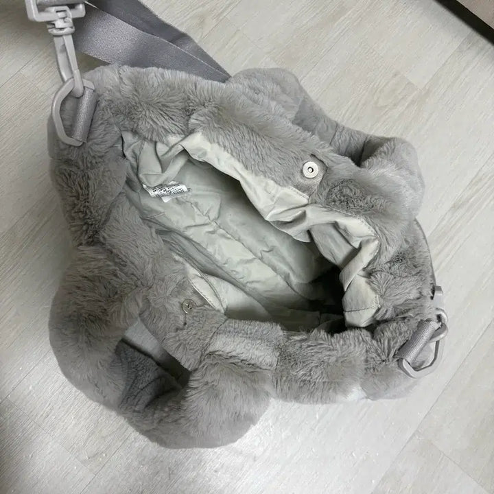 [BUNJANG] Nike Authentic Big Swoosh Fur Shoulder Bag/Crossbody Bag Grey / 나이키  정품 빅스우시 퍼 숄더백/크로스백 그레이
