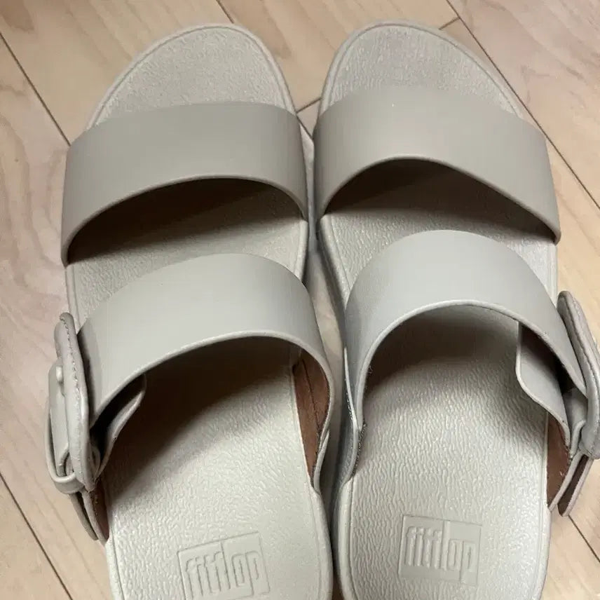 [BUNJANG] Fitflop Light Grey Leather Sandals Slippers / 핏플랍 샌들 슬리퍼 라이트그레이 220사이즈