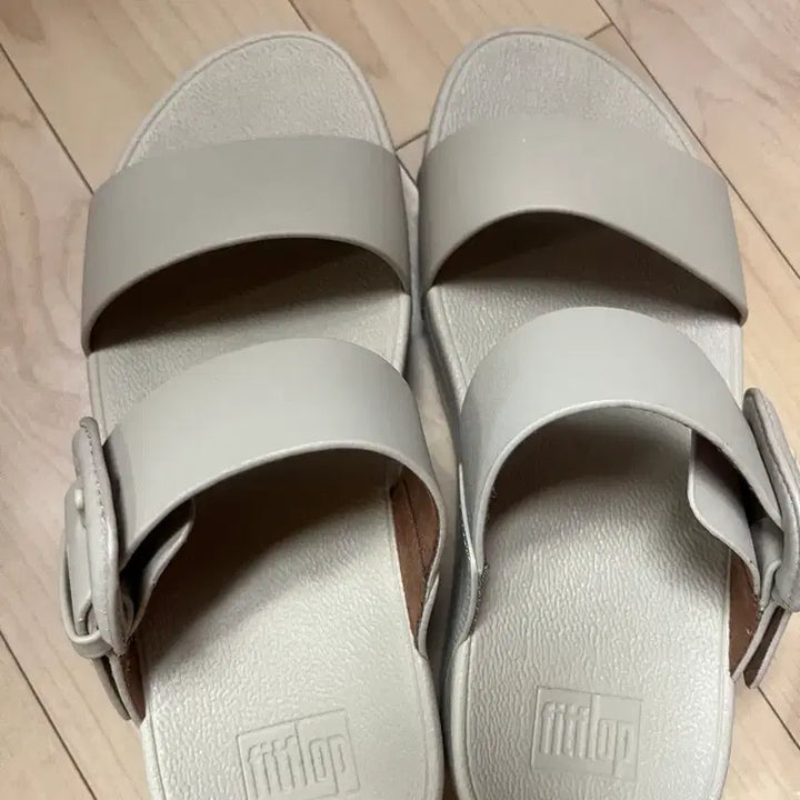 [BUNJANG] Fitflop Light Grey Leather Sandals Slippers / 핏플랍 샌들 슬리퍼 라이트그레이 220사이즈