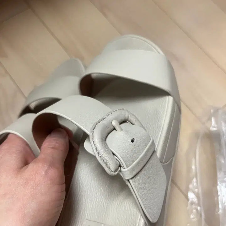 [BUNJANG] Fitflop Light Grey Leather Sandals Slippers / 핏플랍 샌들 슬리퍼 라이트그레이 220사이즈