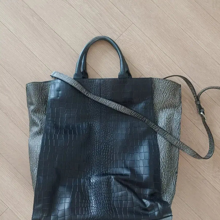 [BUNJANG] Black Crocodile Pattern Leather Tote Bag / 블랙 크로커다일 패턴 가죽 토트백