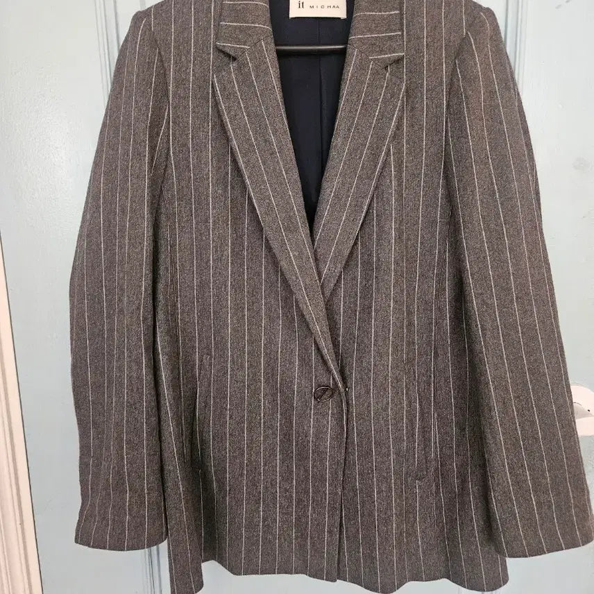 [BUNJANG] it MICHAA Classic Stripe Single Jacket (Charcoal) / [잇미샤] 클래식 스트라이프 싱글 자켓 (차콜)