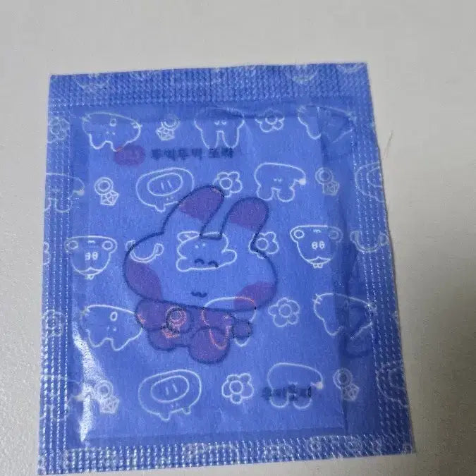 [BUNJANG] Suki Doki Ttora Sticker - Sealed / (미개봉) 수키도키 또라 띠부씰 1장 판매
