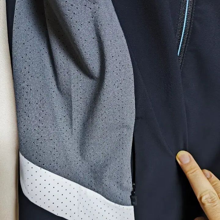 [SOLD OUT] 케이스위스 남성 100사이즈 봄여름 집업 점퍼 런닝 등산 자전거