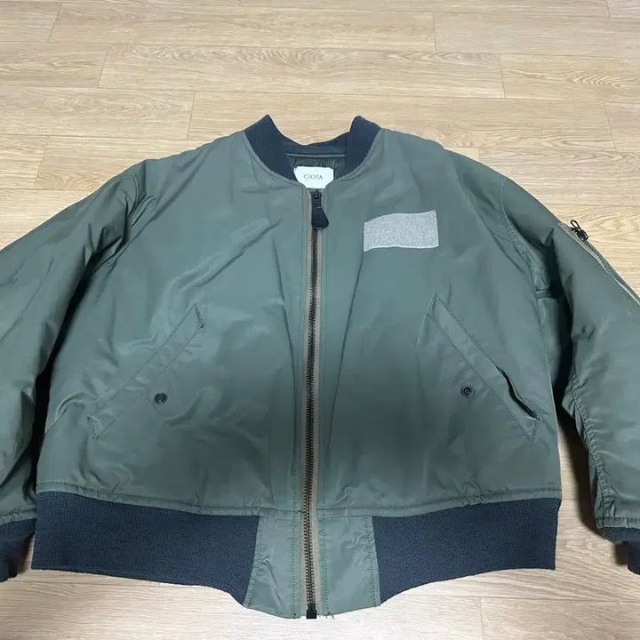 [BUNJANG] 21FW 시오타 MA-1 플라이트 자켓 여성용 올리브 판매합니다. / 21FW 시오타 MA-1 플라이트 자켓 여성용 올리브 판매합니다.