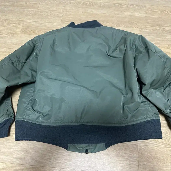 [BUNJANG] 21FW 시오타 MA-1 플라이트 자켓 여성용 올리브 판매합니다. / 21FW 시오타 MA-1 플라이트 자켓 여성용 올리브 판매합니다.