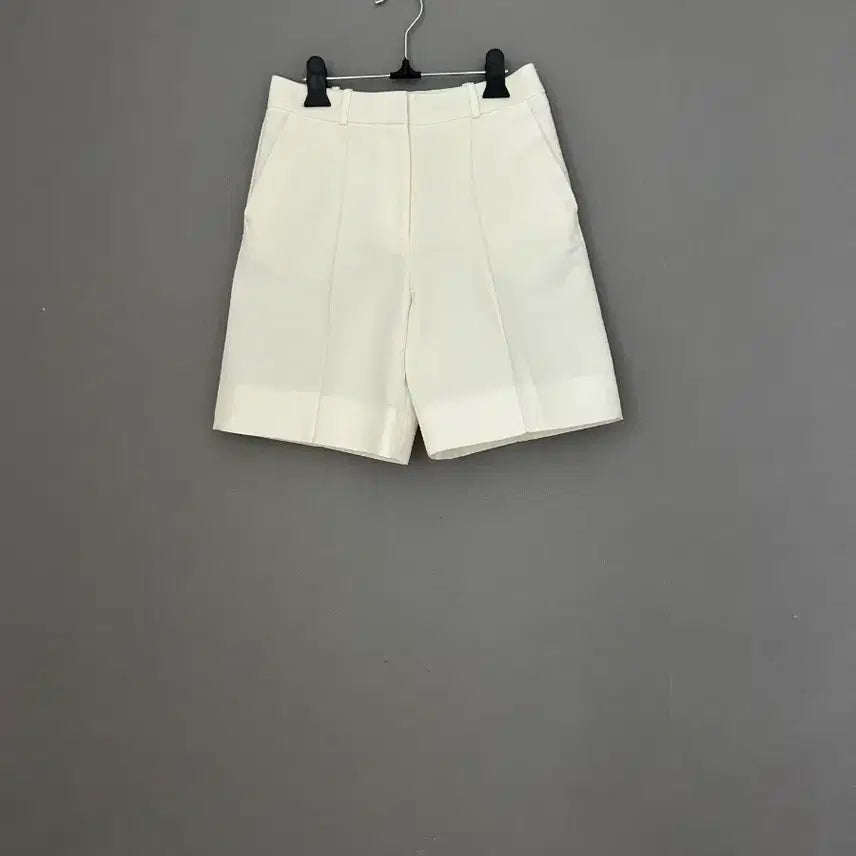 [BUNJANG] Victoria Beckham Tailored Pinstripe Shorts / 빅토리아베컴 테일러드 핀턱 반바지