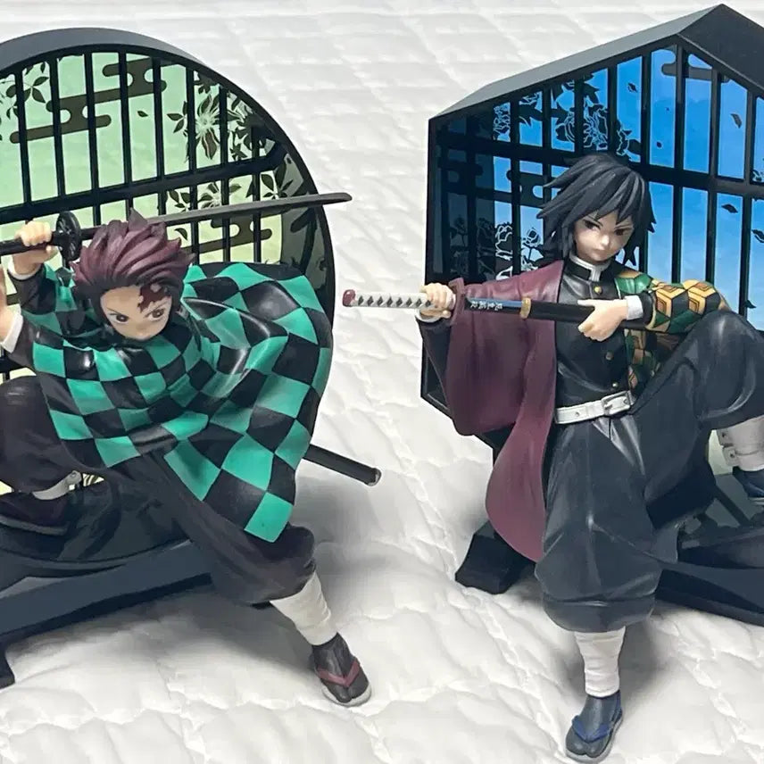 [BUNJANG] Demon Slayer Tanjiro &amp; Giyu Figure Set / 귀멸의 칼날 쿠지 A상 탄지로/C상 기유 피규어 세트