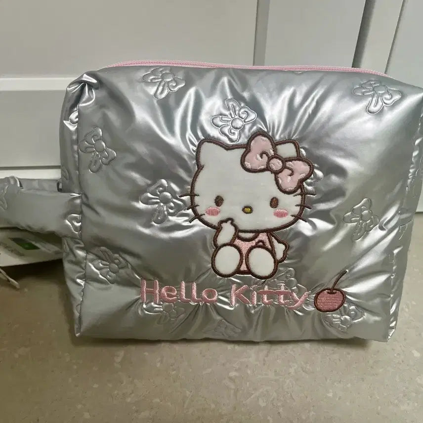 [SOLD OUT] [*새상품/무료배송*] 헬로키티 파우치