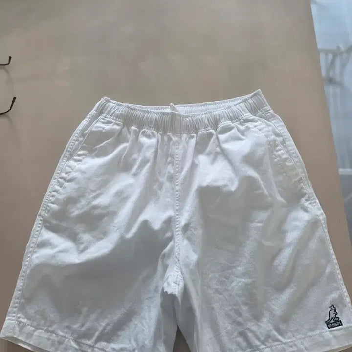 [BUNJANG] Kangol White Banding Shorts (Size M) / 캉골 반바지 M