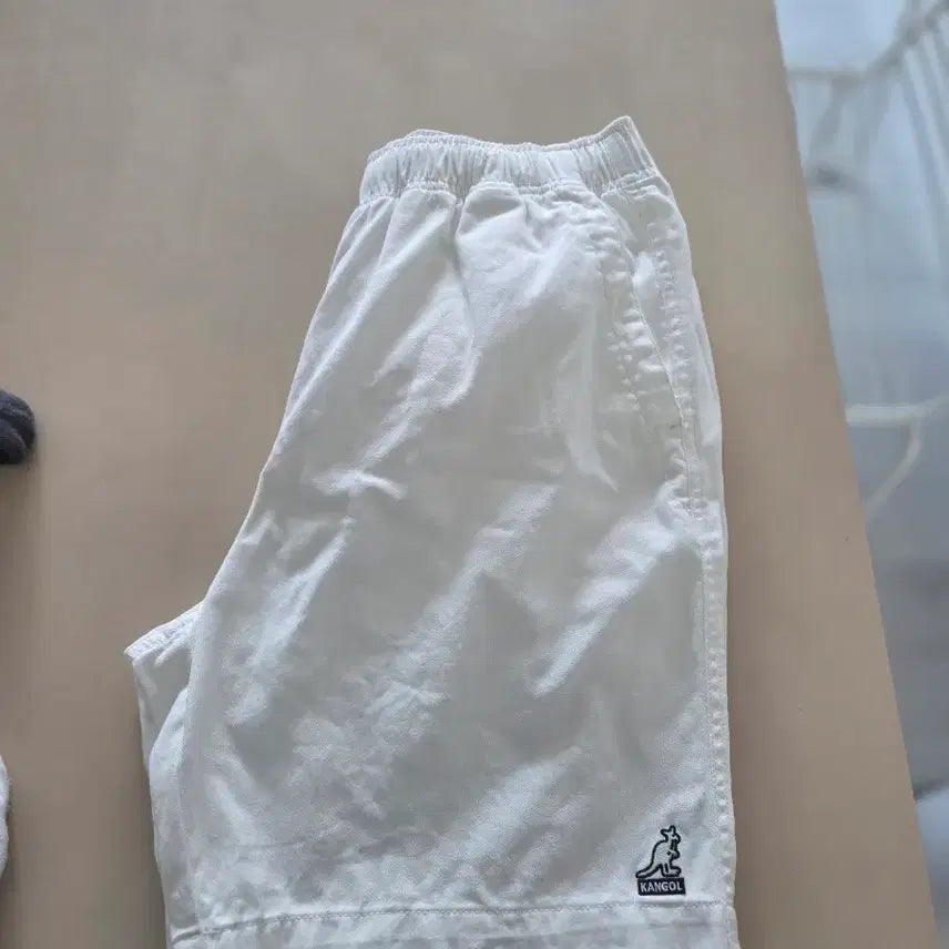 [BUNJANG] Kangol White Banding Shorts (Size M) / 캉골 반바지 M