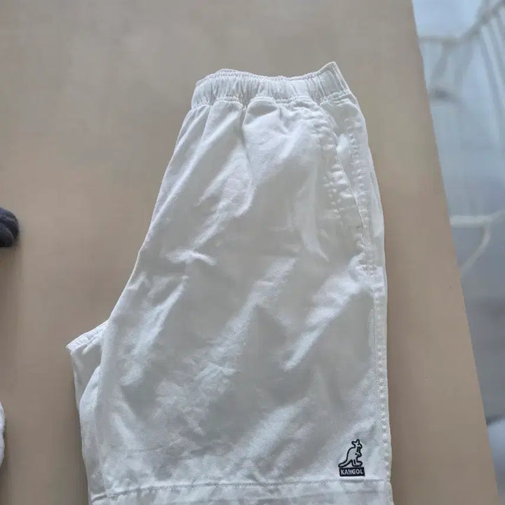 [BUNJANG] Kangol White Banding Shorts (Size M) / 캉골 반바지 M