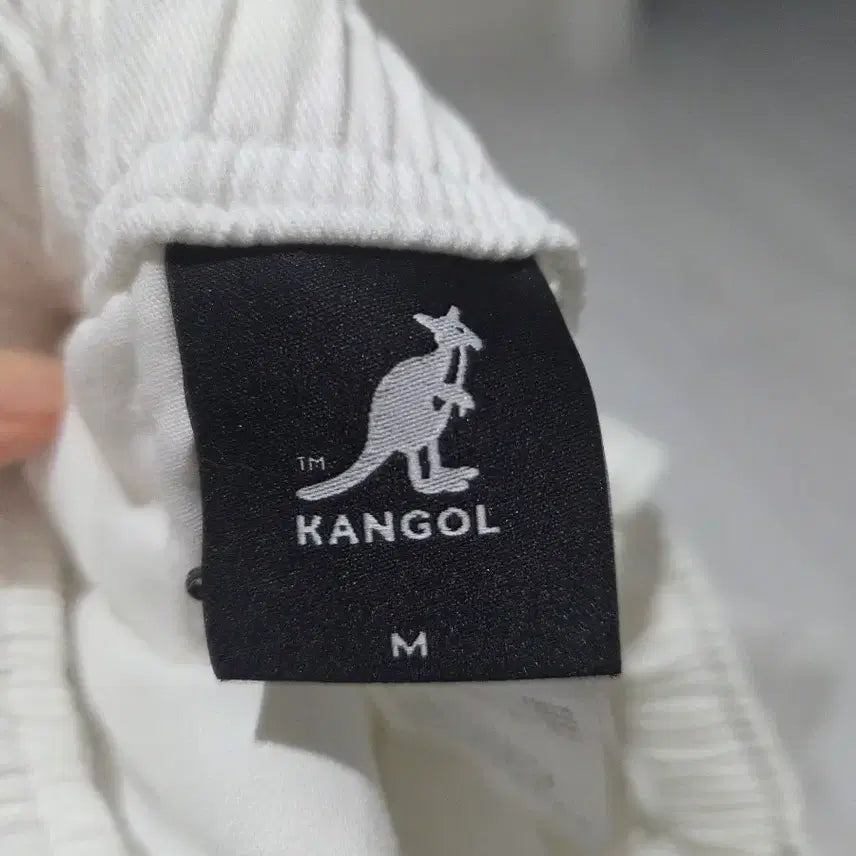 [BUNJANG] Kangol White Banding Shorts (Size M) / 캉골 반바지 M