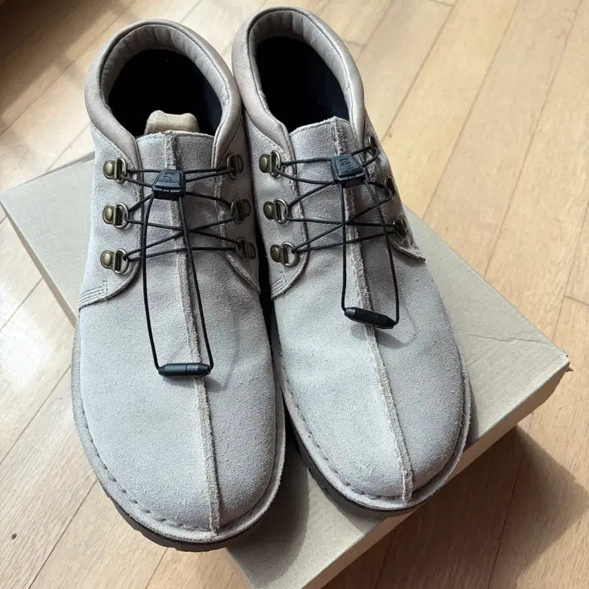 [BUNJANG] Clarks x Beams x END. Trek Hike GTX (UK 8.5) / 클락스 x 빔즈 x 엔드 콜라보 트렉 하이 GTX (UK 8.5)
