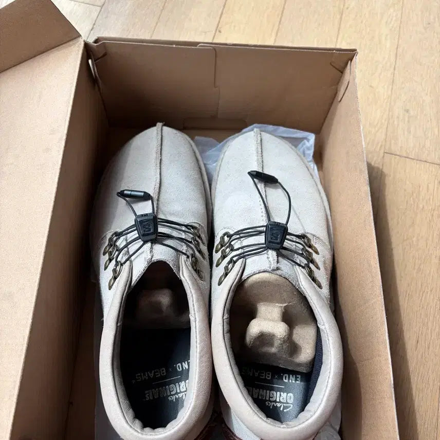 [BUNJANG] Clarks x Beams x END. Trek Hike GTX (UK 8.5) / 클락스 x 빔즈 x 엔드 콜라보 트렉 하이 GTX (UK 8.5)