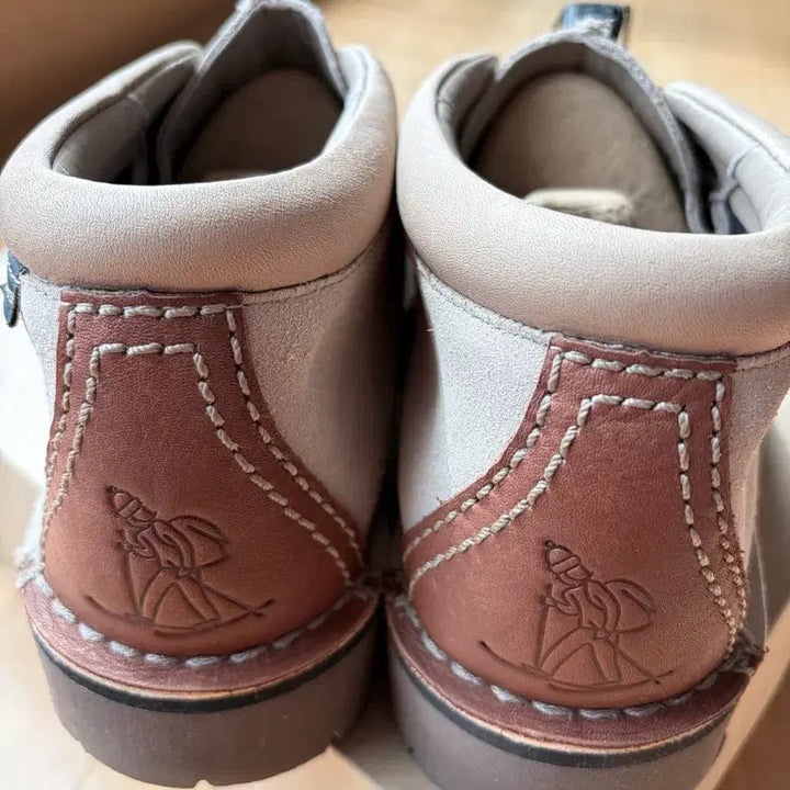 [BUNJANG] Clarks x Beams x END. Trek Hike GTX (UK 8.5) / 클락스 x 빔즈 x 엔드 콜라보 트렉 하이 GTX (UK 8.5)