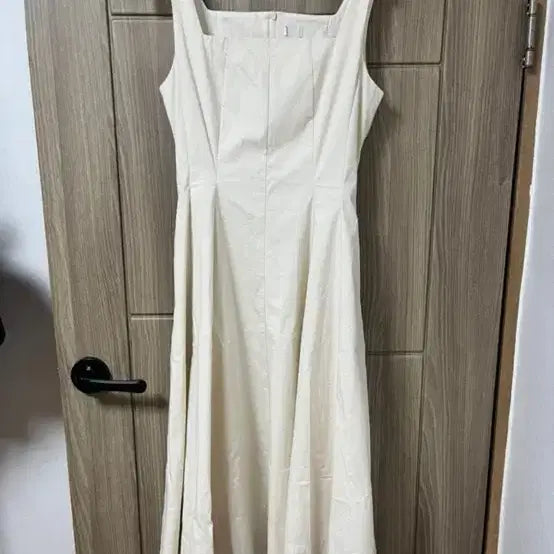 [BUNJANG] Siae Sua Sleeveless Dress / 시에 수아 슬리브리스 드레스 원피스