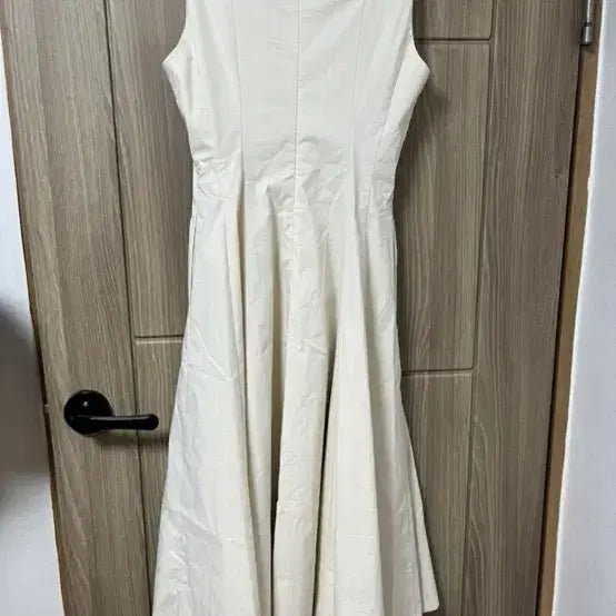 [BUNJANG] Siae Sua Sleeveless Dress / 시에 수아 슬리브리스 드레스 원피스