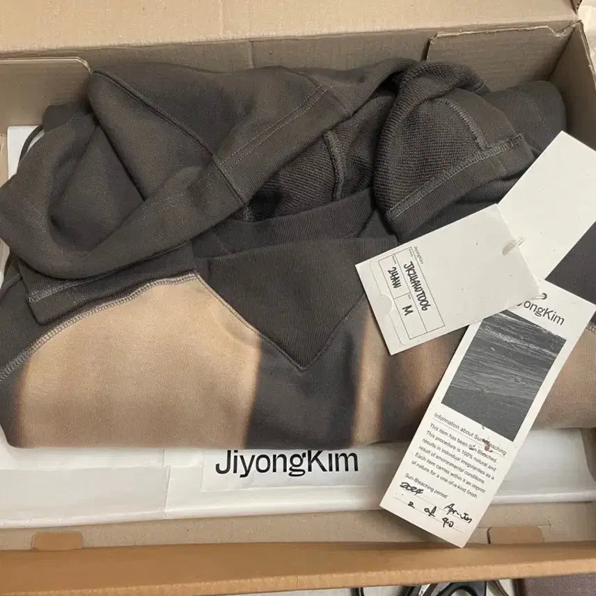 [BUNJANG] Ziyong Kim Sun Pleats Hoodie / 지용킴 선플리치 후드